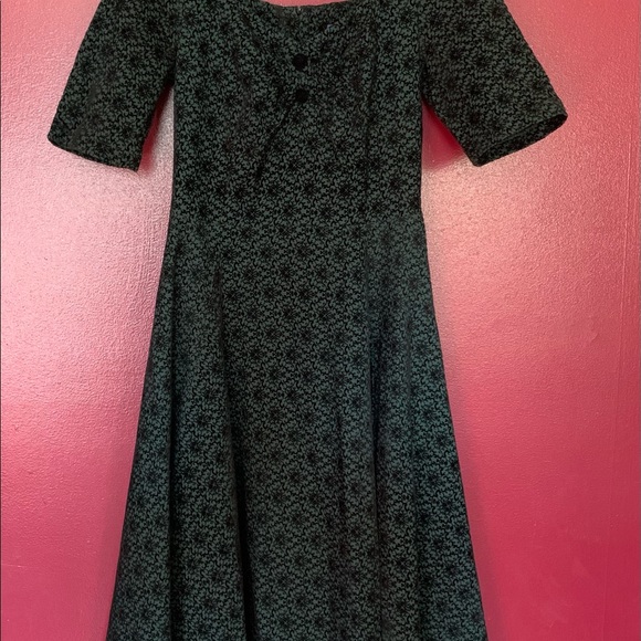 🚨SOLD🚨Collectif Vintage Brocade emerald green swing dress!! Size Large - Picture 4 of 13